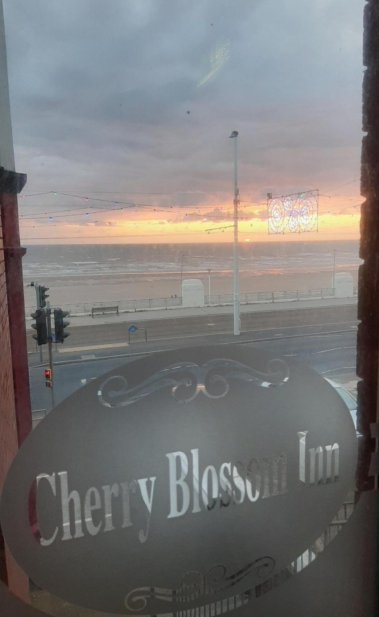 Cherry Blossom Inn Blackpool Esterno foto